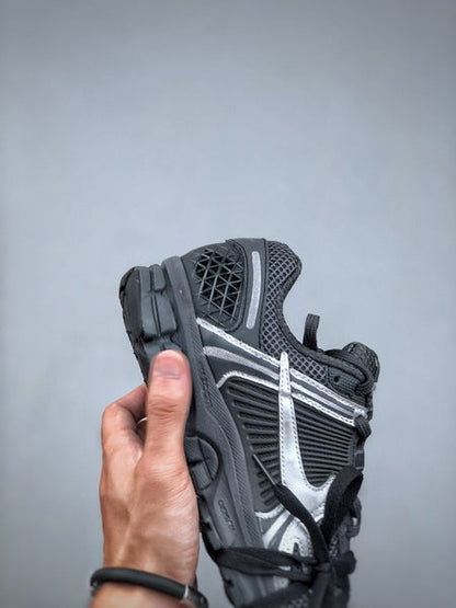 NIKE ZOOM Vomero 5