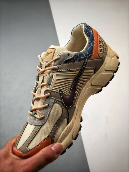 NIKE ZOOM Vomero 5