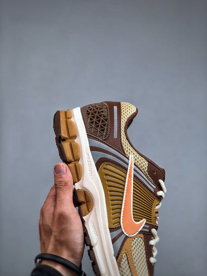 NIKE ZOOM Vomero 5