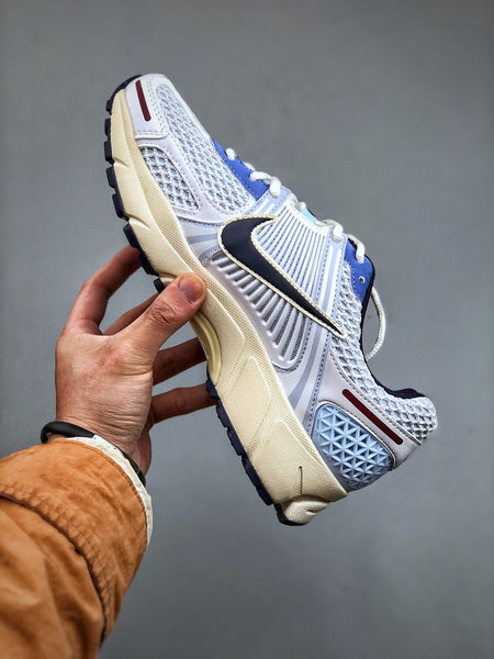 NIKE ZOOM Vomero 5