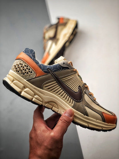 NIKE ZOOM Vomero 5