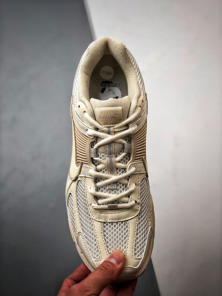 NIKE ZOOM Vomero 5