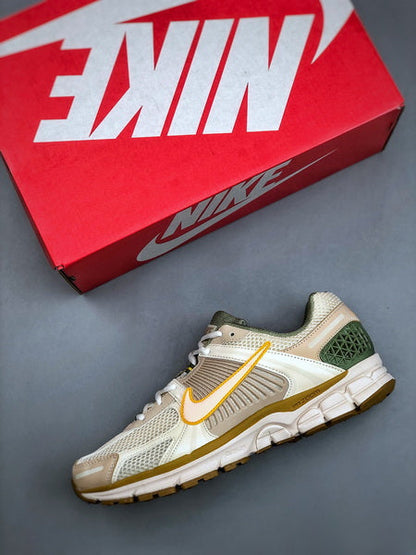 NIKE ZOOM Vomero 5