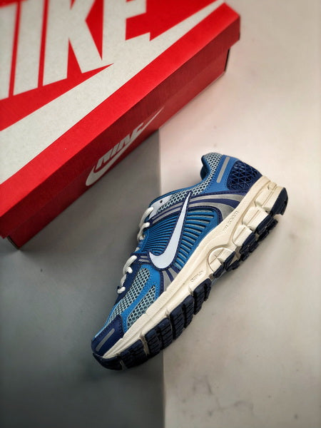 NIKE ZOOM Vomero 5