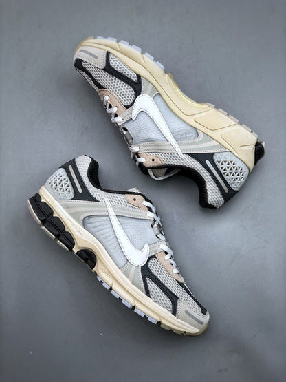 NIKE ZOOM Vomero 5