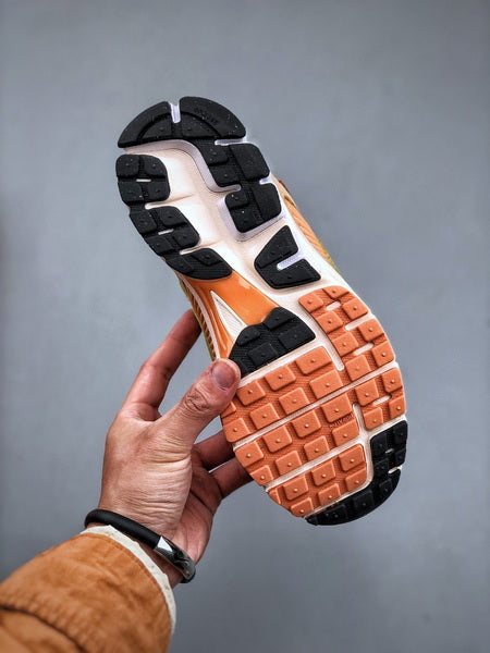 NIKE ZOOM Vomero 5