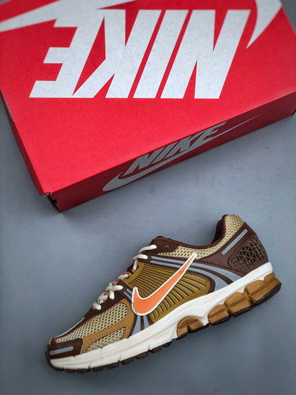 NIKE ZOOM Vomero 5