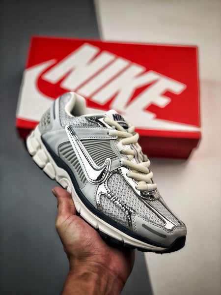 NIKE ZOOM Vomero 5