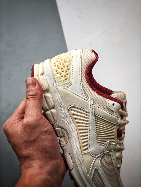 NIKE ZOOM Vomero 5 SAINT VALENTIN