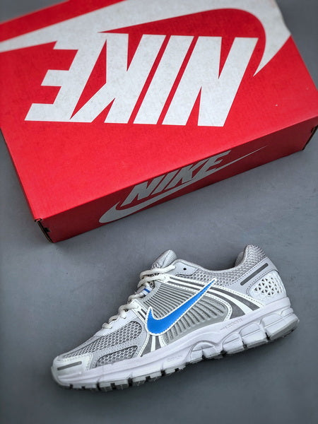 NIKE ZOOM Vomero 5