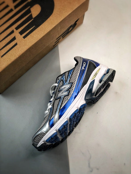 New Balance 740