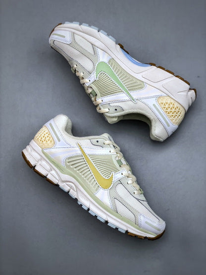 NIKE ZOOM Vomero 5