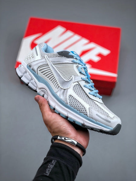 NIKE ZOOM Vomero 5
