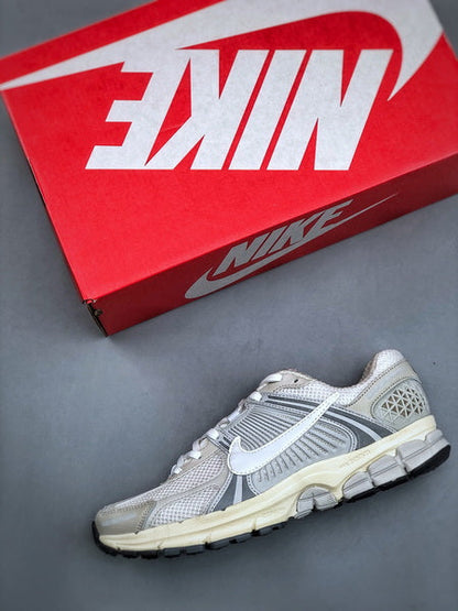 NIKE ZOOM Vomero 5