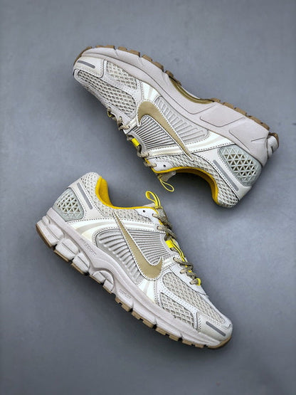 NIKE ZOOM Vomero 5