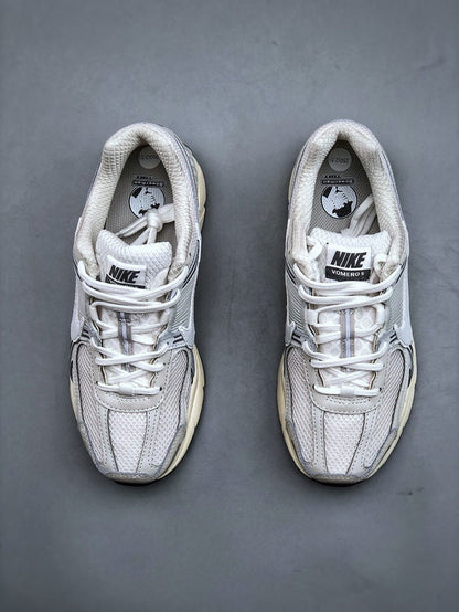 NIKE ZOOM Vomero 5