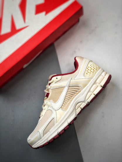 NIKE ZOOM Vomero 5 SAINT VALENTIN