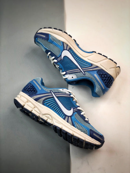 NIKE ZOOM Vomero 5