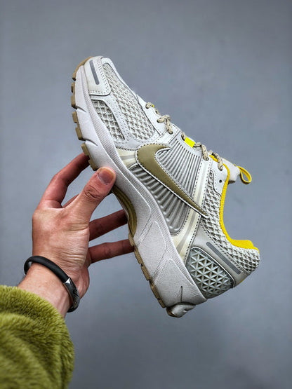 NIKE ZOOM Vomero 5