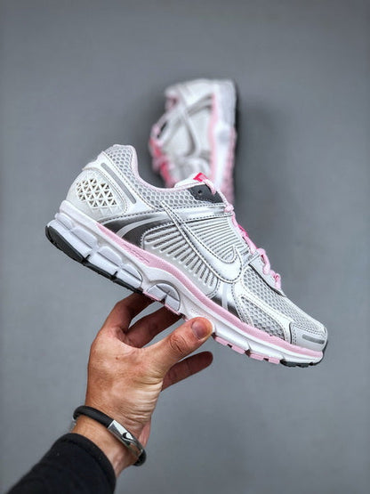 NIKE ZOOM Vomero 5