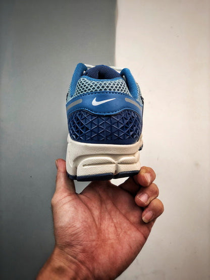 NIKE ZOOM Vomero 5