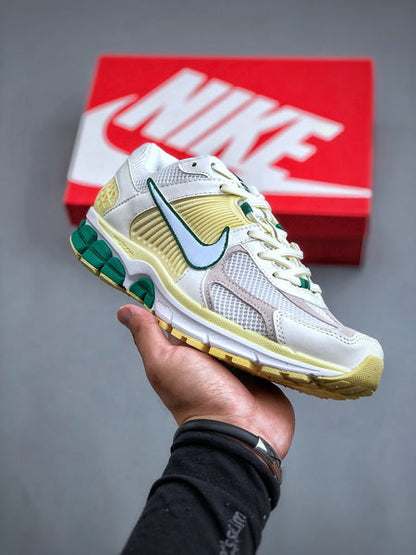NIKE ZOOM Vomero 5