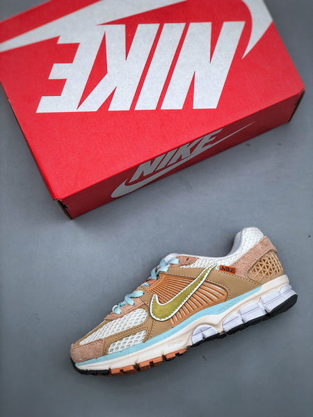 NIKE ZOOM Vomero 5