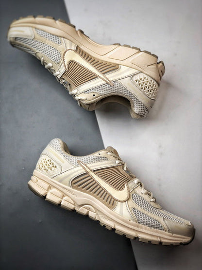 NIKE ZOOM Vomero 5