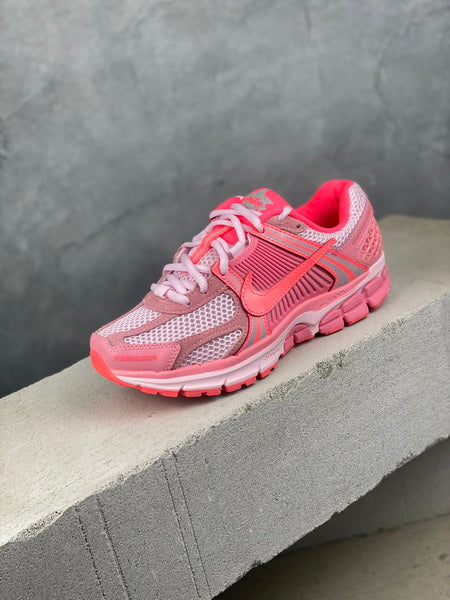 NIKE ZOOM Vomero 5 PINK