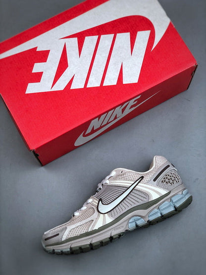NIKE ZOOM Vomero 5