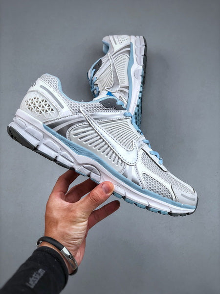 NIKE ZOOM Vomero 5
