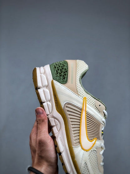 NIKE ZOOM Vomero 5