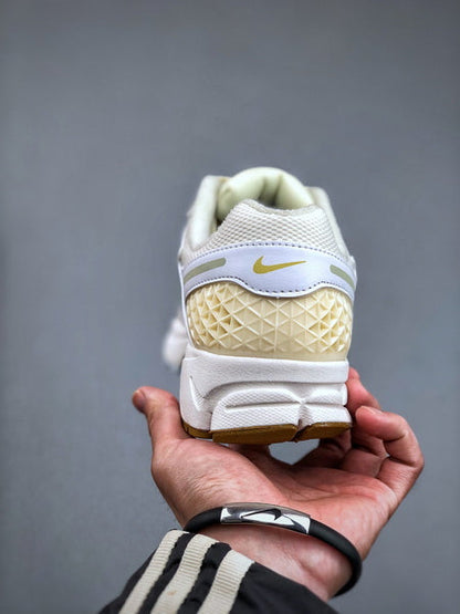 NIKE ZOOM Vomero 5