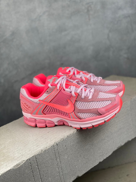 NIKE ZOOM Vomero 5 PINK