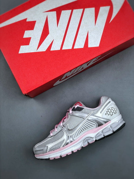 NIKE ZOOM Vomero 5