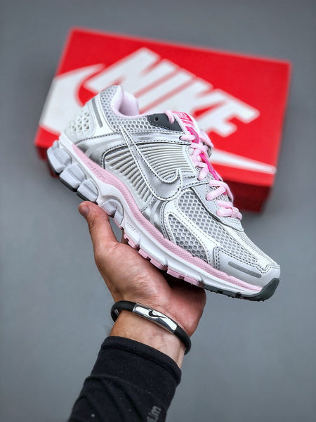 NIKE ZOOM Vomero 5