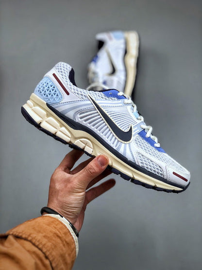 NIKE ZOOM Vomero 5