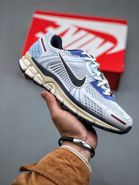 NIKE ZOOM Vomero 5