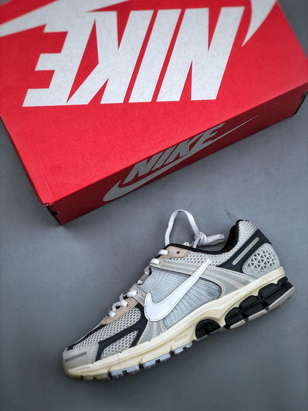 NIKE ZOOM Vomero 5