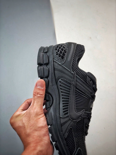 NIKE ZOOM Vomero 5 FULL BLACK