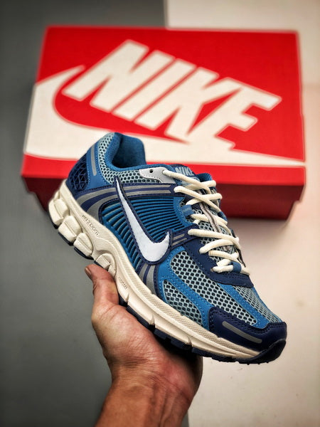 NIKE ZOOM Vomero 5