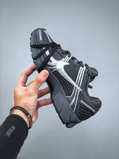 NIKE ZOOM Vomero 5