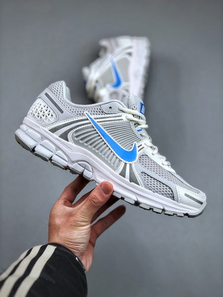 NIKE ZOOM Vomero 5